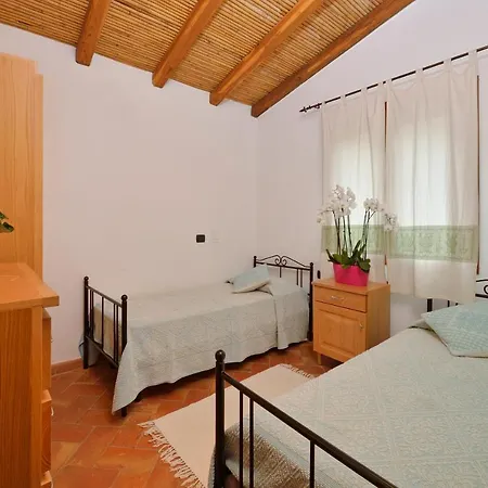 Isuledda * سان تيودورو